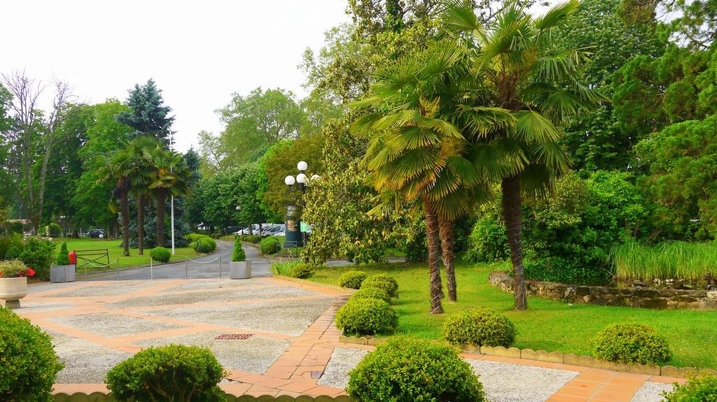 Logis Hotels- Hotel Et Restaurant Domaine De Fompeyre Базас Экстерьер фото